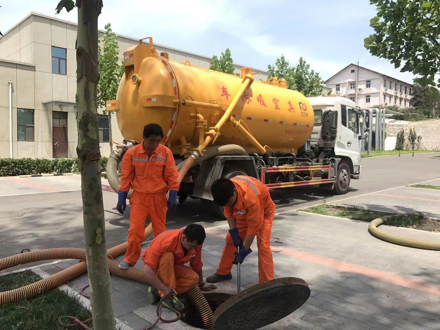 霍林郭勒化粪池清理与5-8吨吸粪车施工效率分析